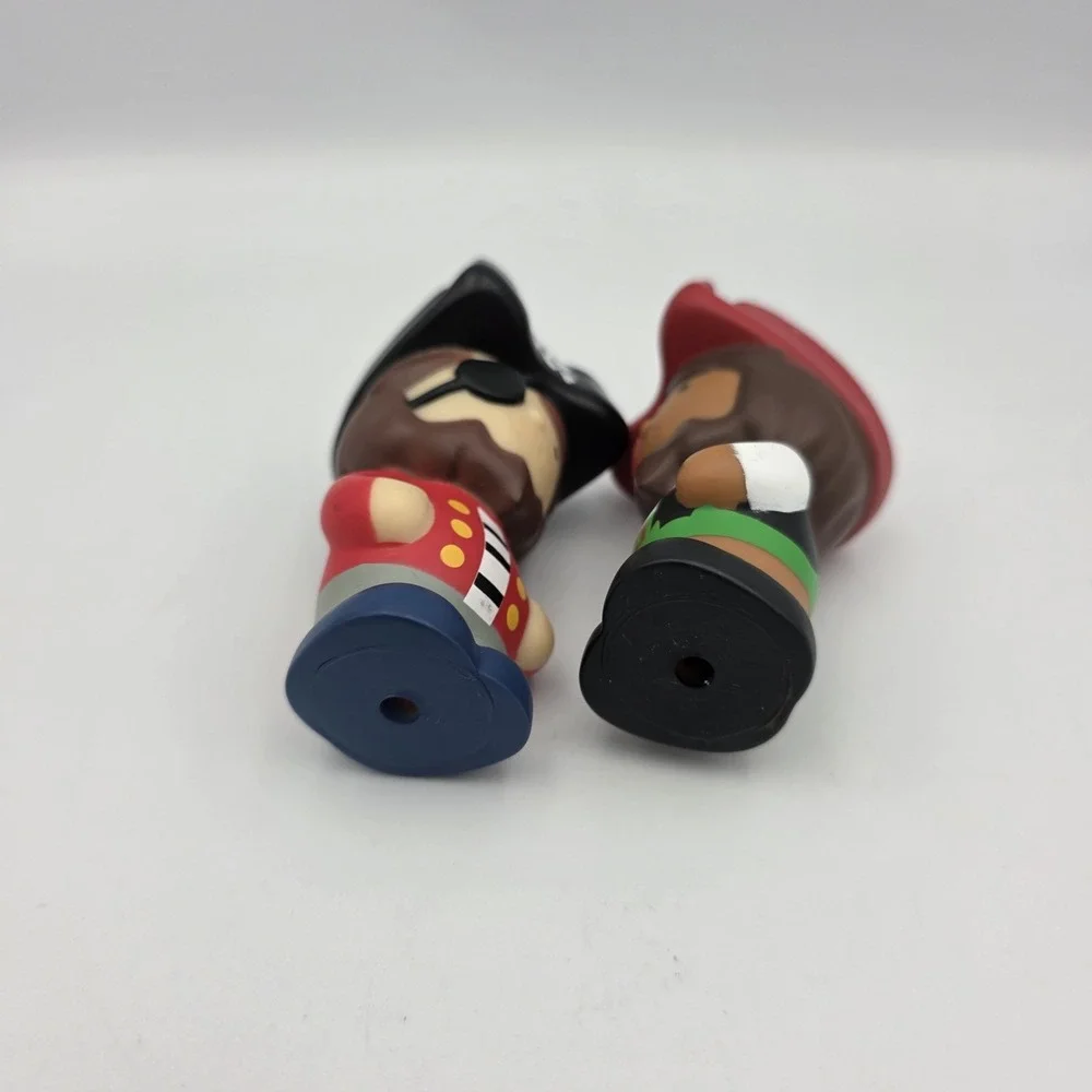2~Little Tikes Pirate Boys w/ Eyepatches Black & Red Hats Brown & White Figures - Picture 5 of 5